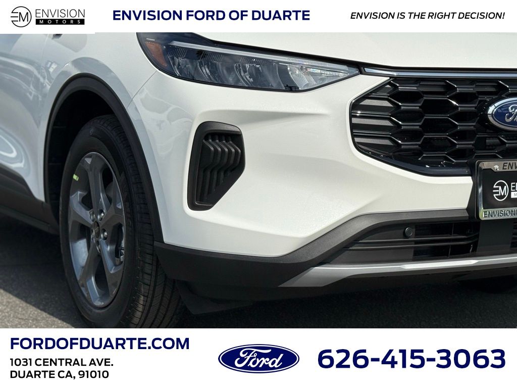 2025 Ford Escape ST-Line photo 4