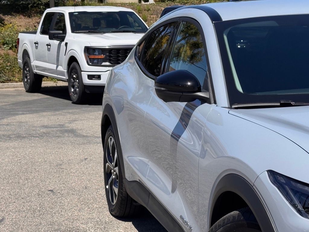 2025 Ford Mustang Mach-E Select photo 4