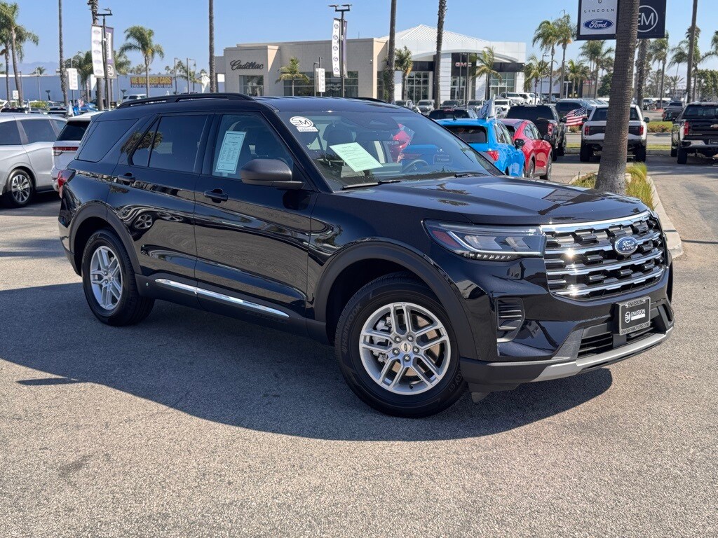 2025 Ford Explorer photo 2