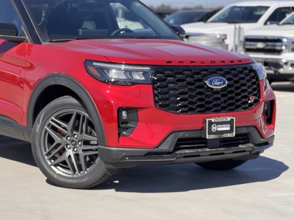 2025 Ford Explorer ST photo 3