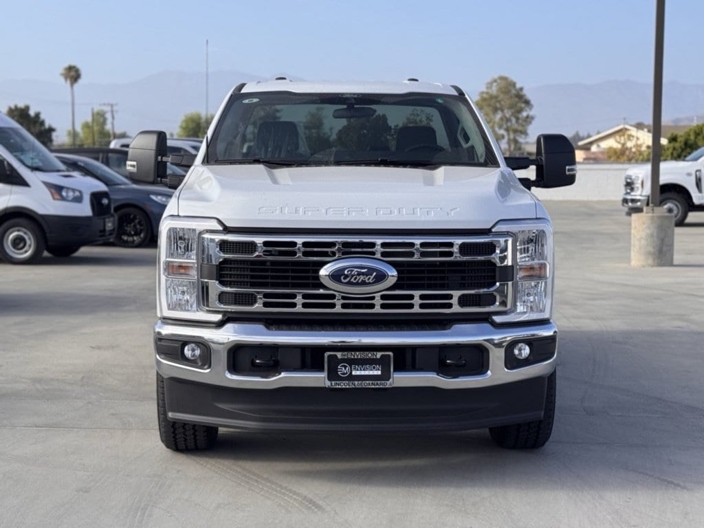 2025 Ford F-350 Super Duty XLT - Photo 6