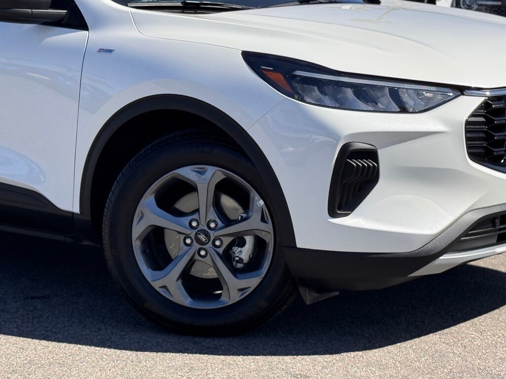 2025 Ford Escape ST-Line photo 4