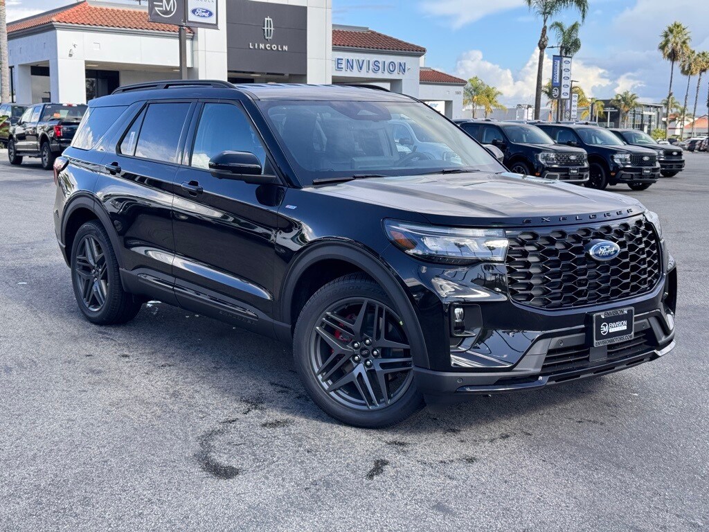 2026 Ford Explorer ST-Line photo 2