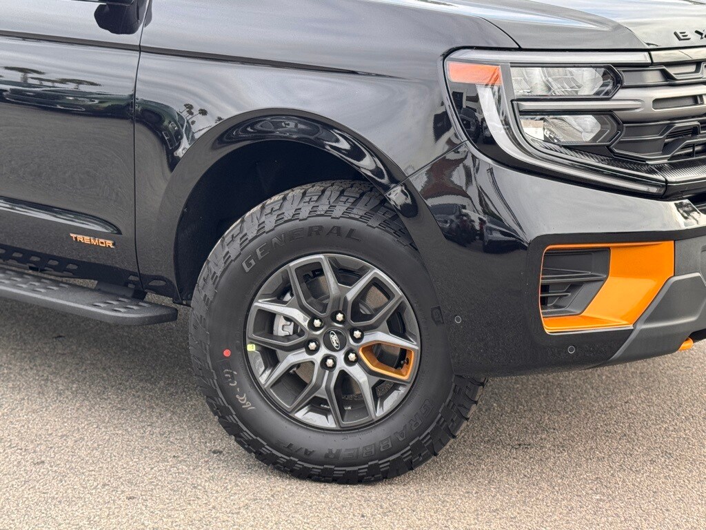 2025 Ford Expedition photo 3