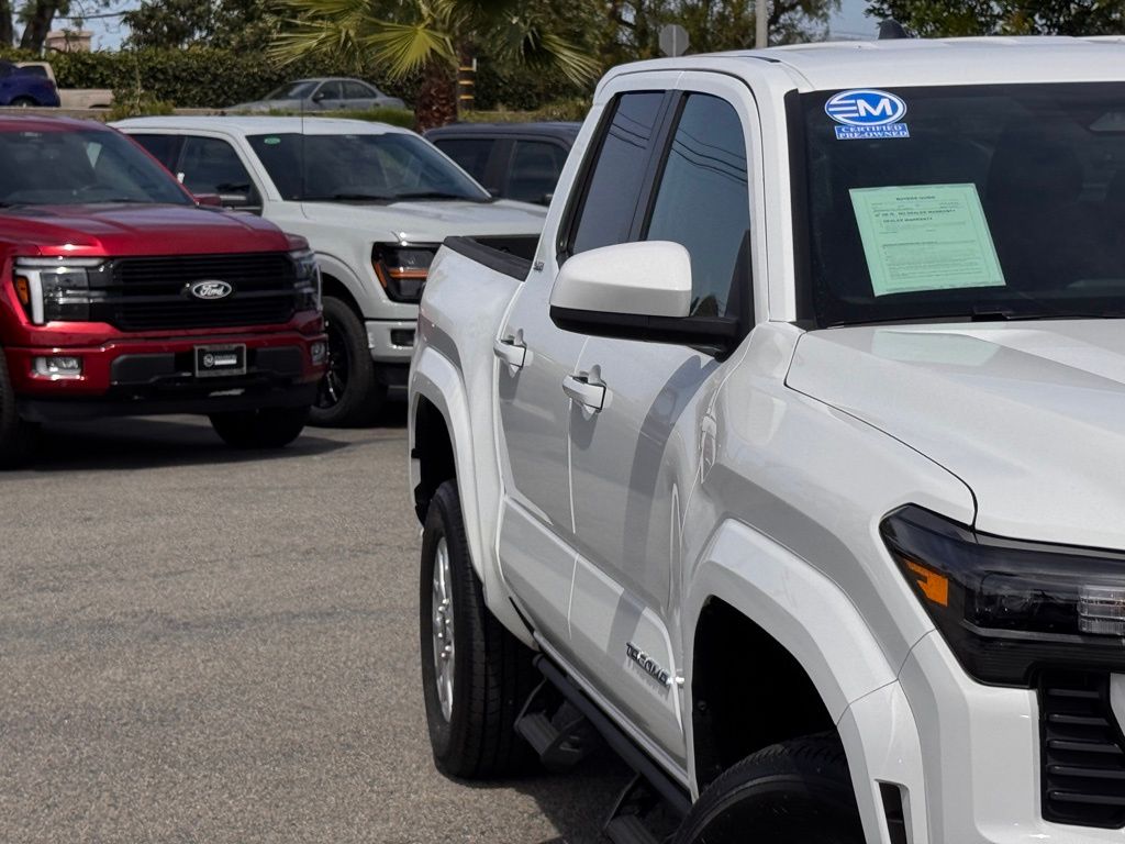 2025 Toyota Tacoma SR5 photo 4