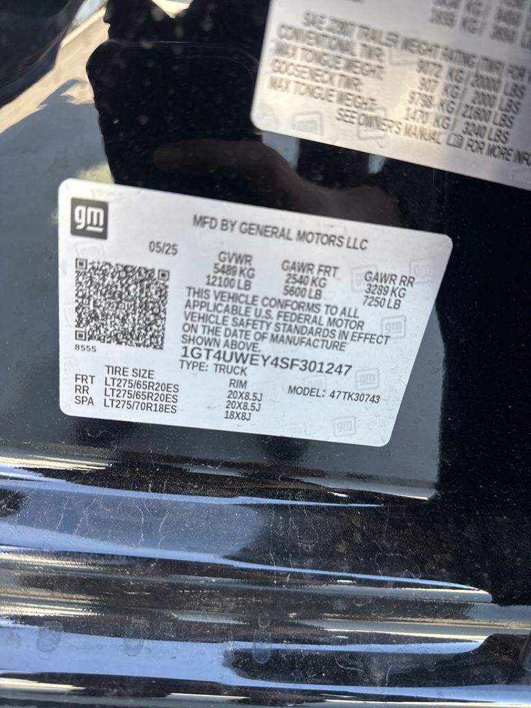 2025 GMC Sierra 3500 HD Denali photo 3