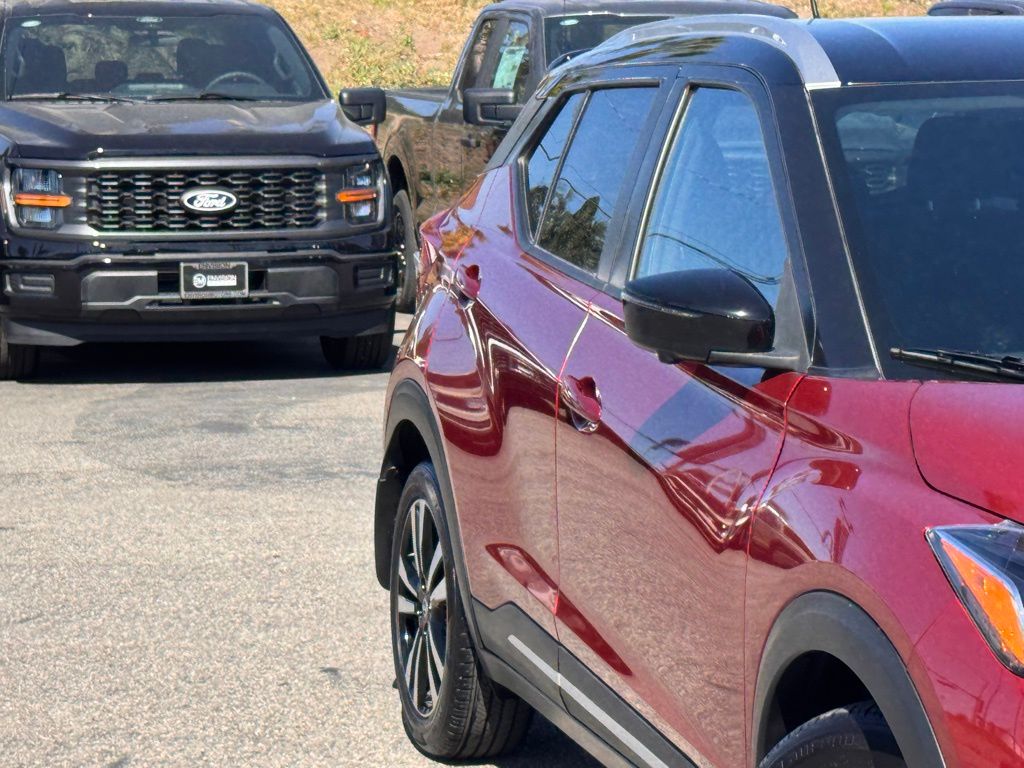 2019 Nissan Kicks SR photo 4