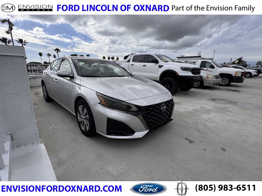 2023 Nissan Altima S's photo