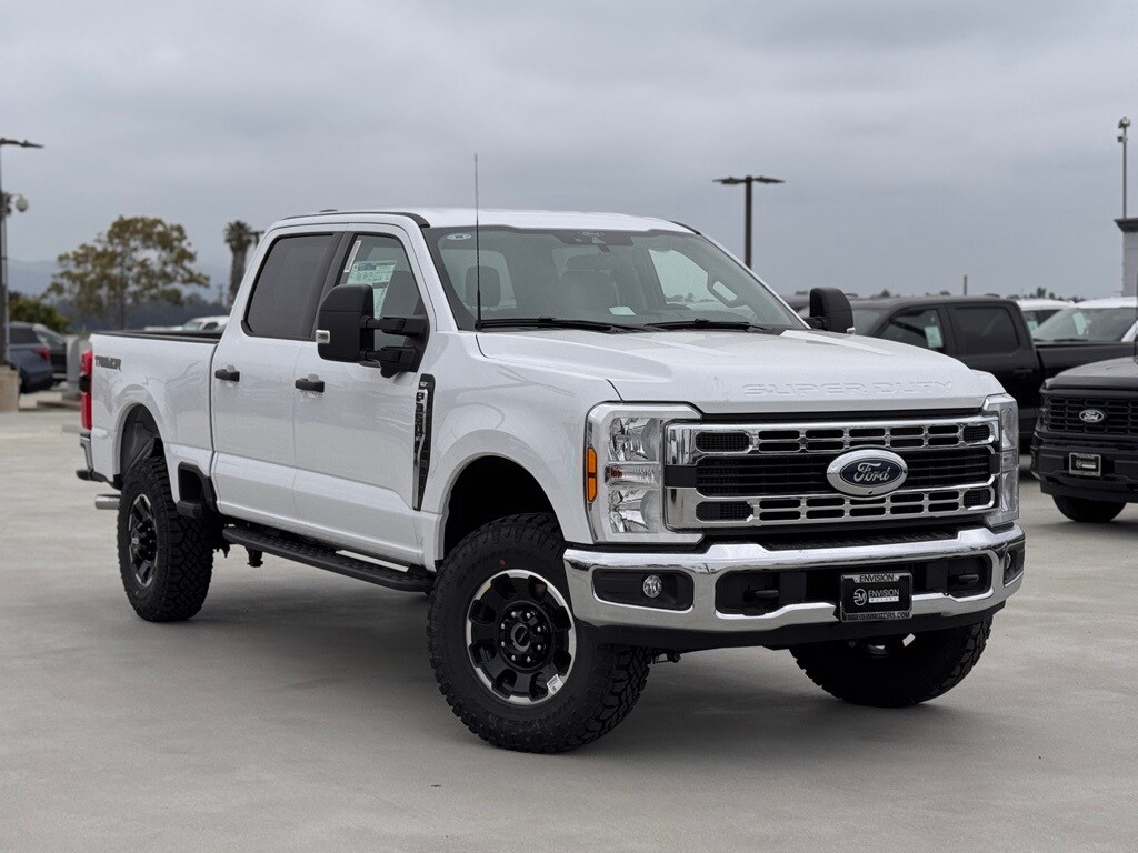 2025 Ford F-350 XLT photo 2
