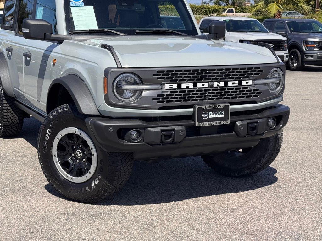 2022 Ford Bronco photo 2
