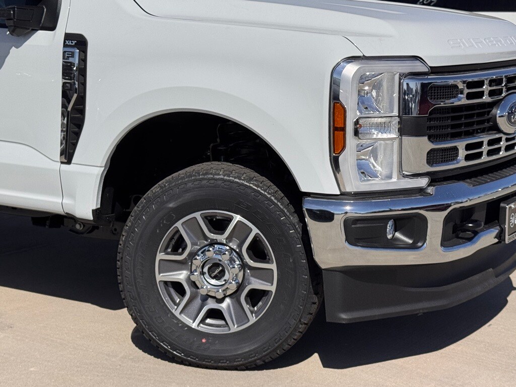 2025 Ford F-350 XLT photo 4