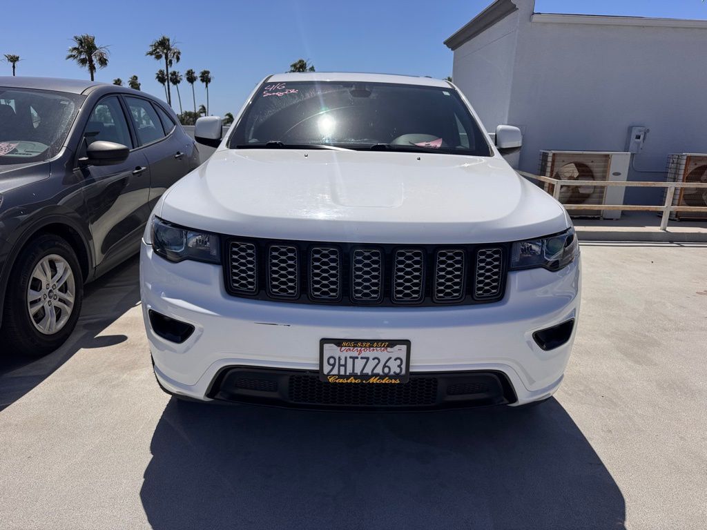 2017 Jeep Grand Cherokee Laredo RWD photo 2