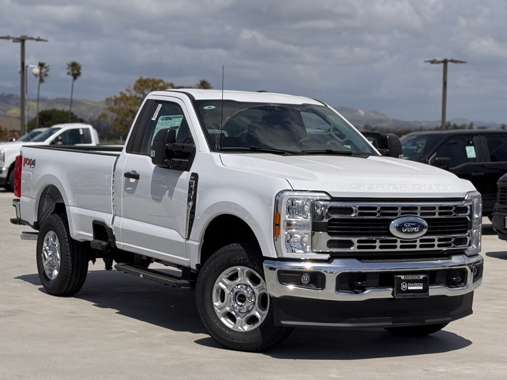 2025 Ford F-350 XLT photo 2
