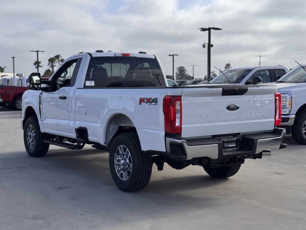 2025 Ford F-350 Super Duty XLT - Photo 10