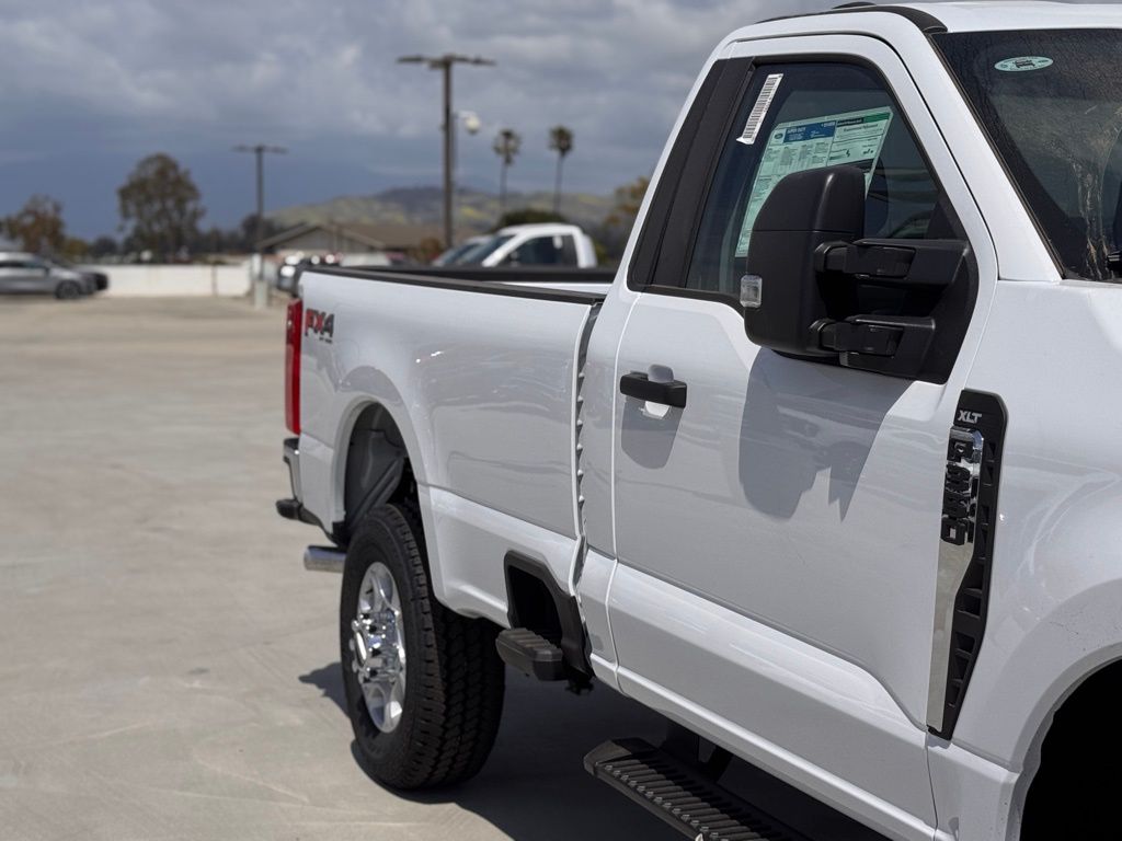 2025 Ford F-350 XLT photo 4