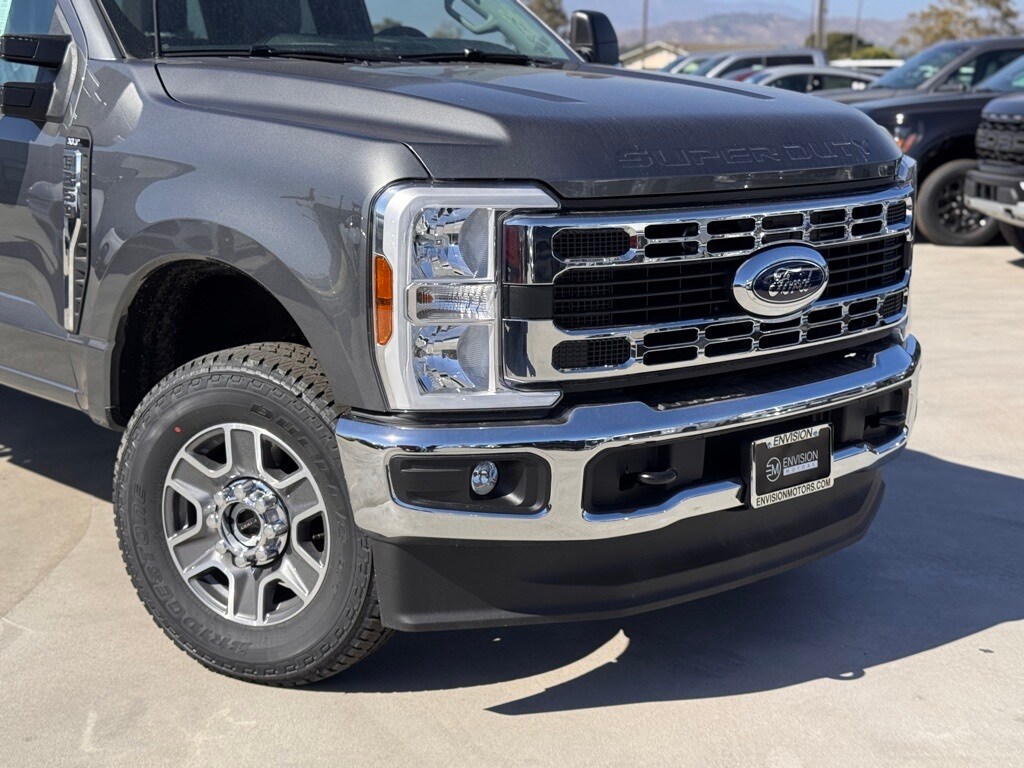 2025 Ford F-350 XLT photo 3