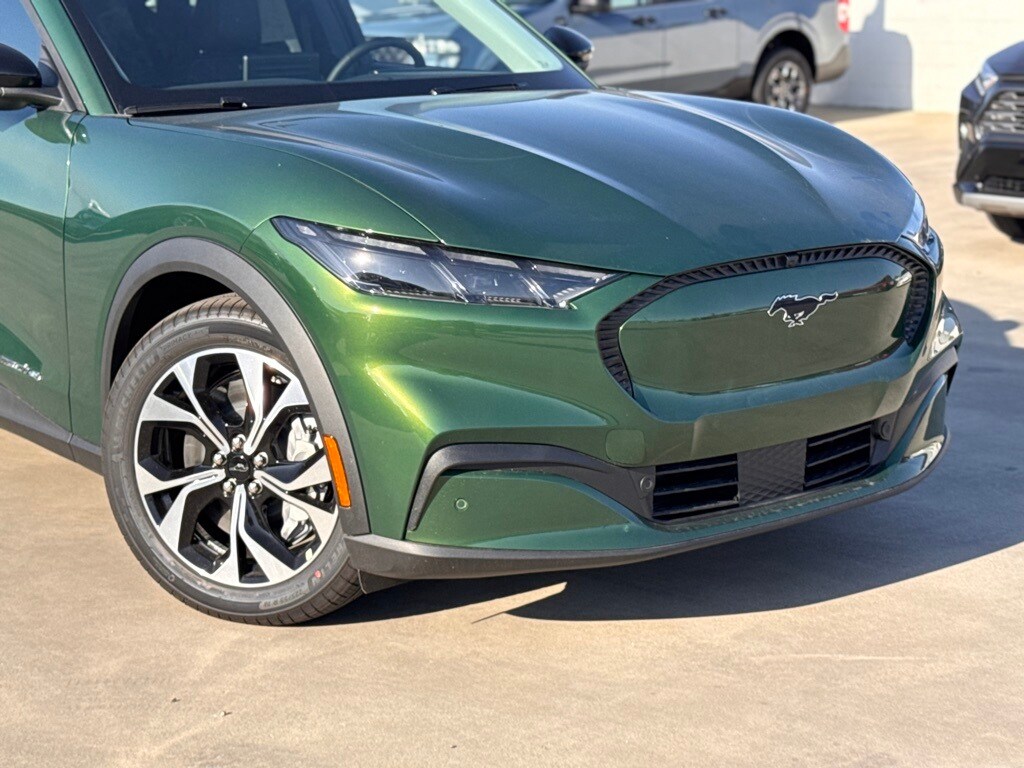 2025 Ford Mustang Mach-E Select photo 2