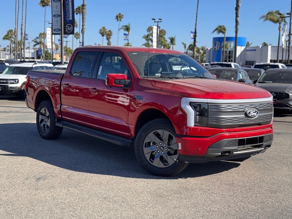 2025 Ford F-150 Lightning Lariat photo 2