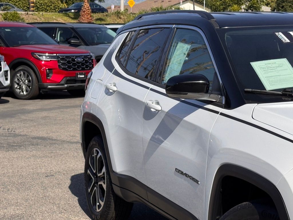 2022 Jeep Compass Limited photo 4