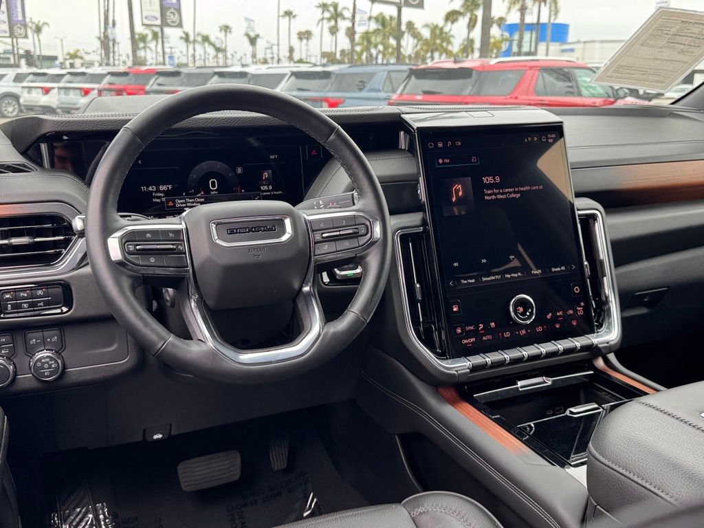 2025 GMC Yukon Denali - Photo 28