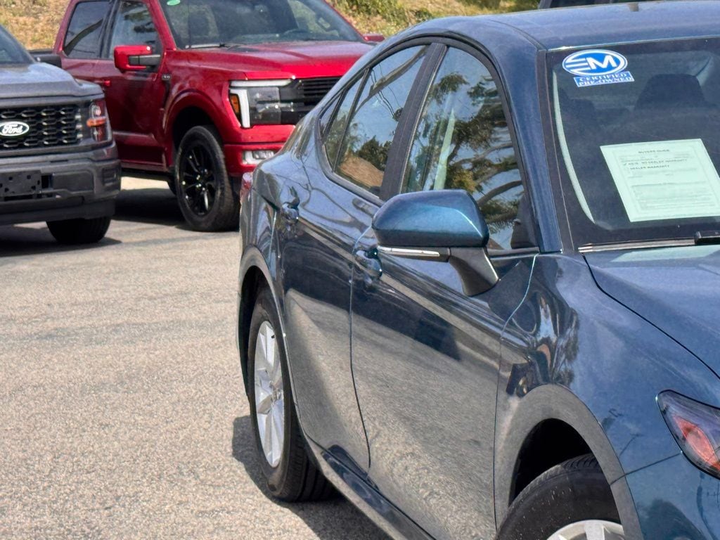 2025 Toyota Camry LE photo 4