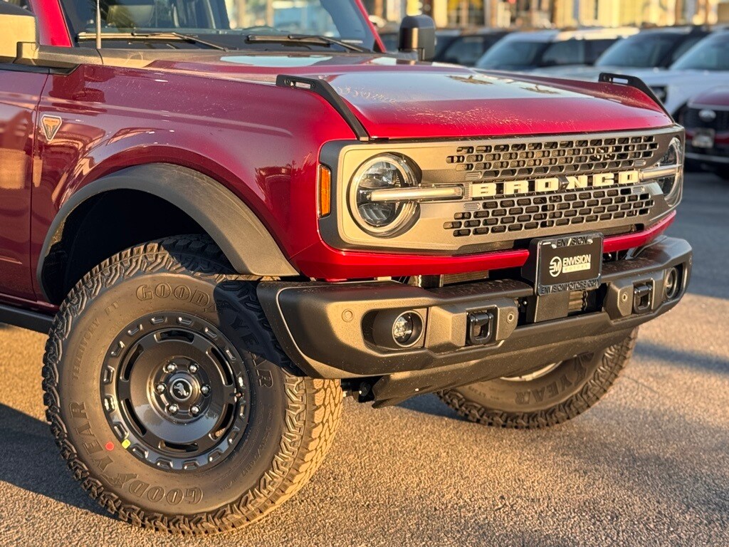 2025 Ford Bronco Badlands photo 2