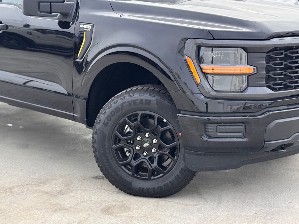 2025 Ford F-150 STX photo 4
