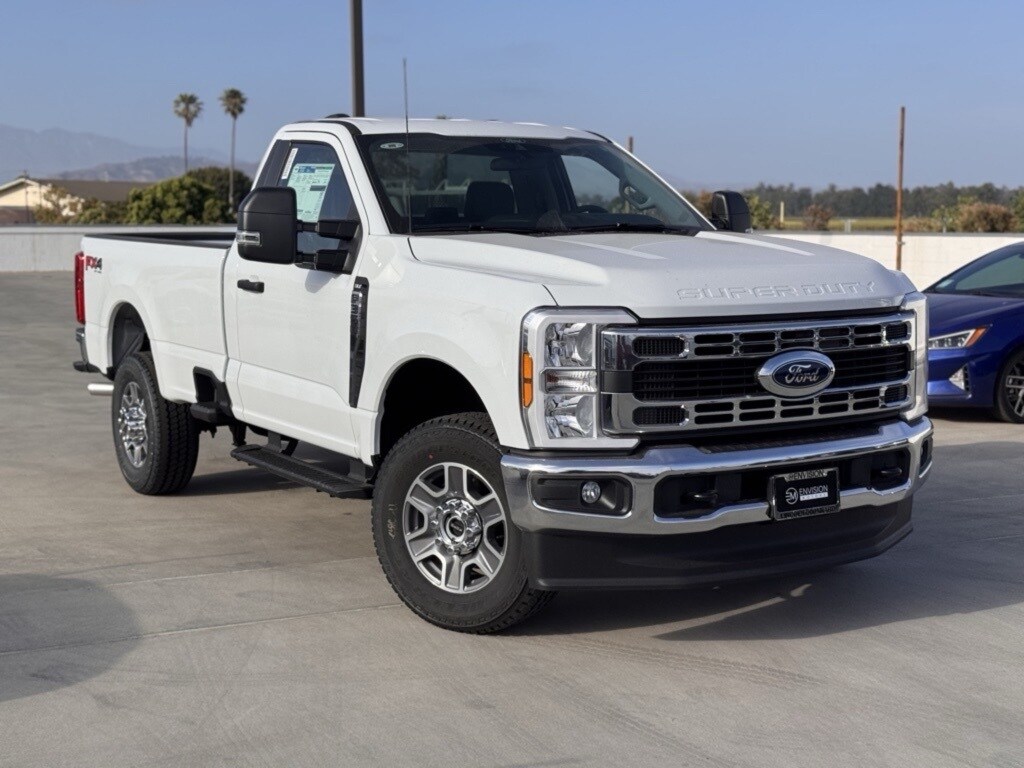 2025 Ford F-350 XLT photo 2