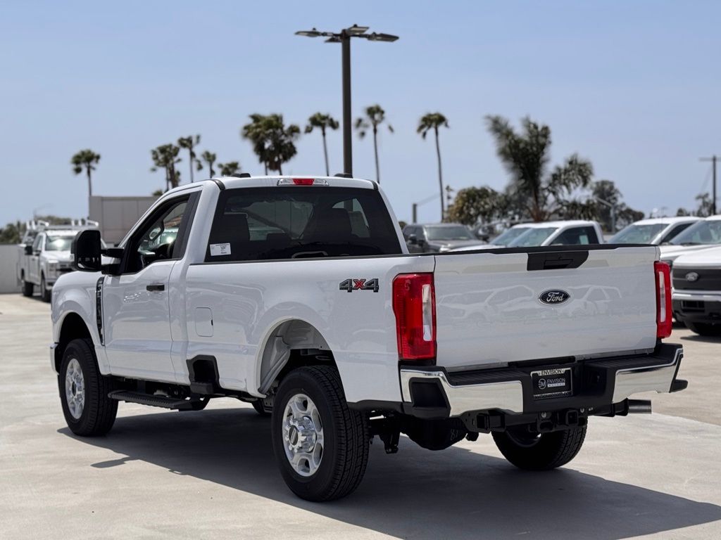 2025 Ford F-350 Super Duty XLT - Photo 10