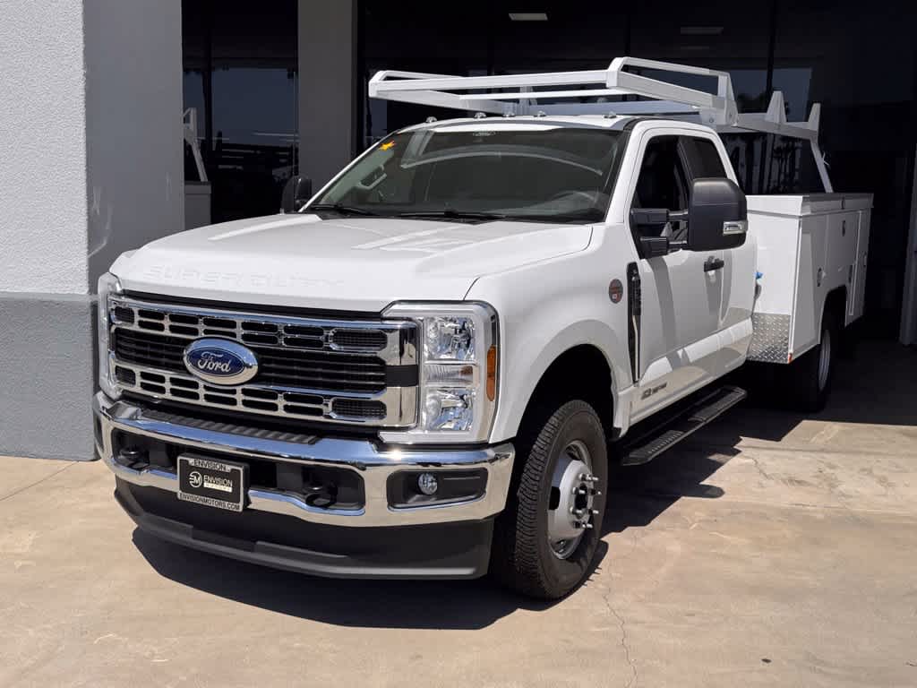 2025 Ford F-350 Super Duty Chassis Cab XL - Photo 7
