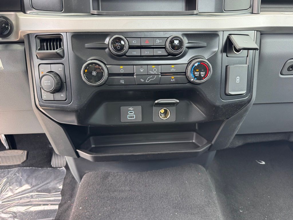 2025 Ford F-350 Super Duty XL - Photo 22