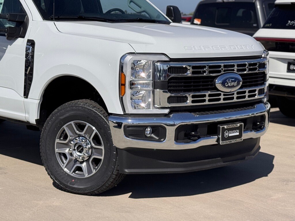 2025 Ford F-350 XLT photo 3