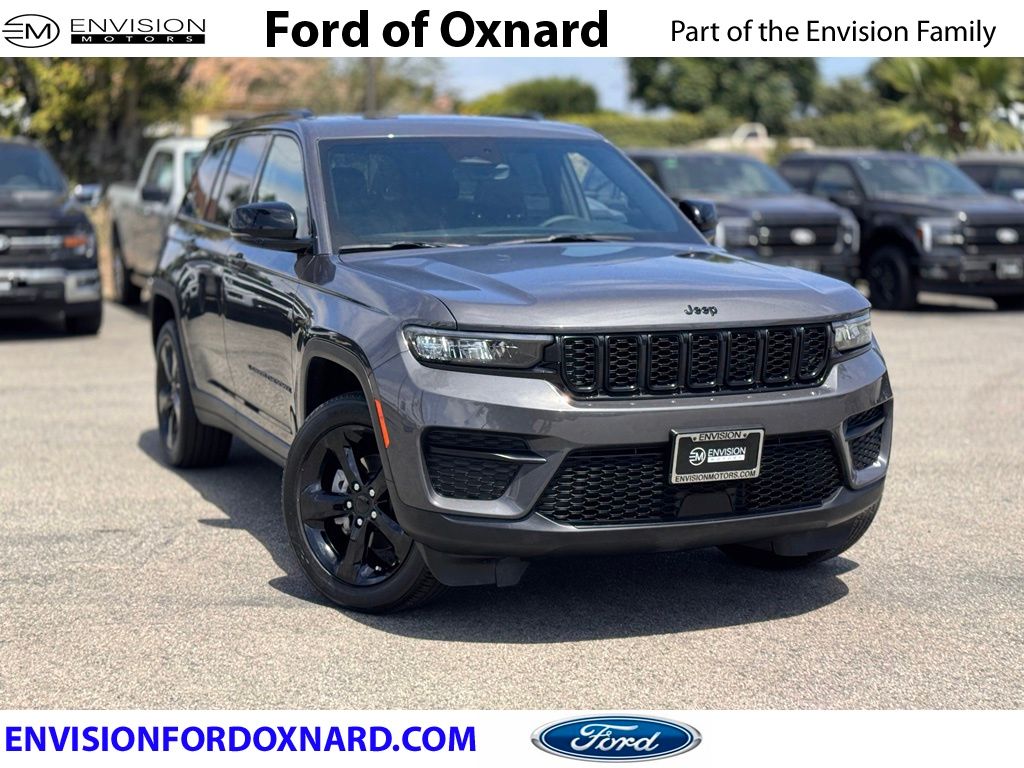 2025 Jeep Grand Cherokee Laredo