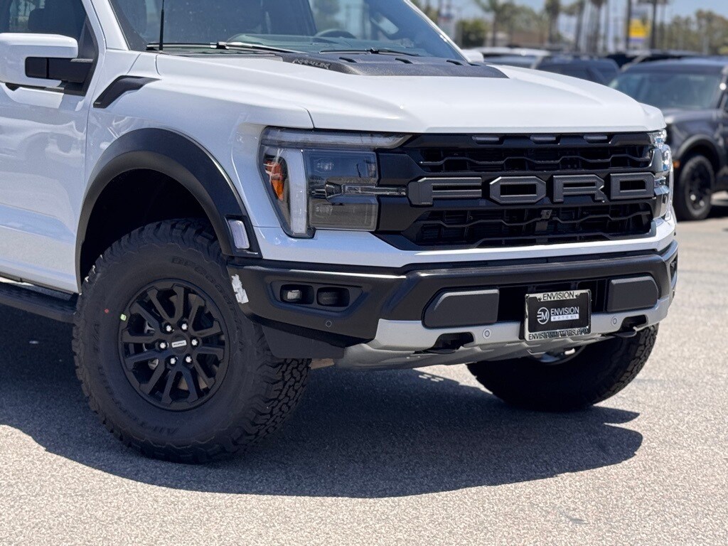 2025 Ford F-150 Raptor photo 3