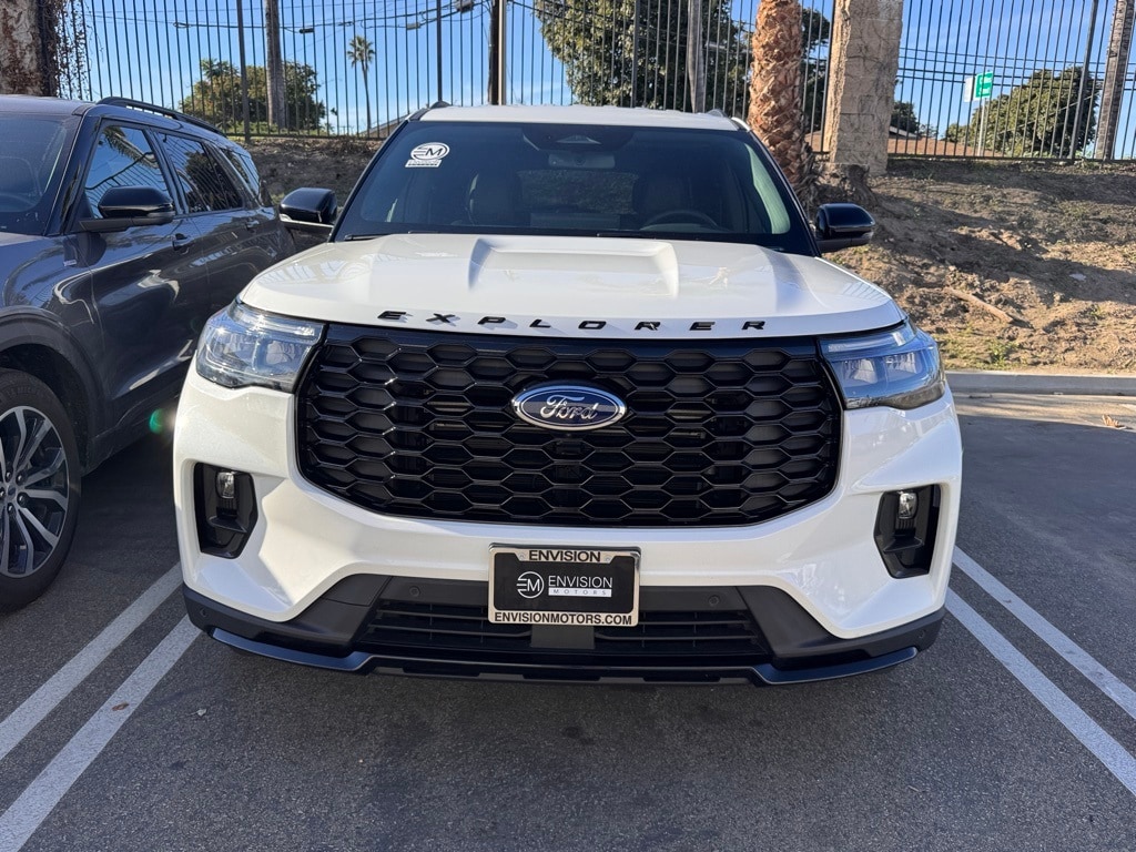 2025 Ford Explorer ST-Line photo 3