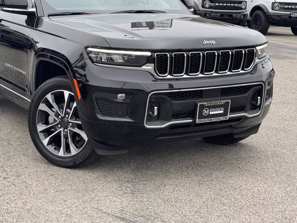 2023 Jeep Grand Cherokee Overland photo 2