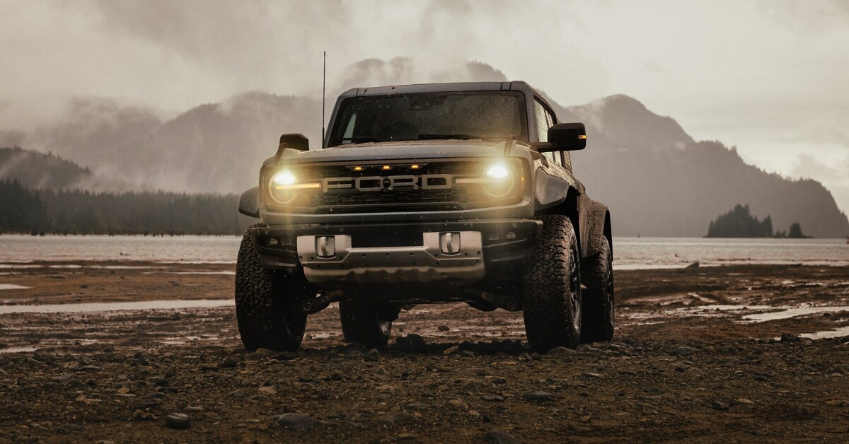 Ford Bronco Exterior Driving through the desert