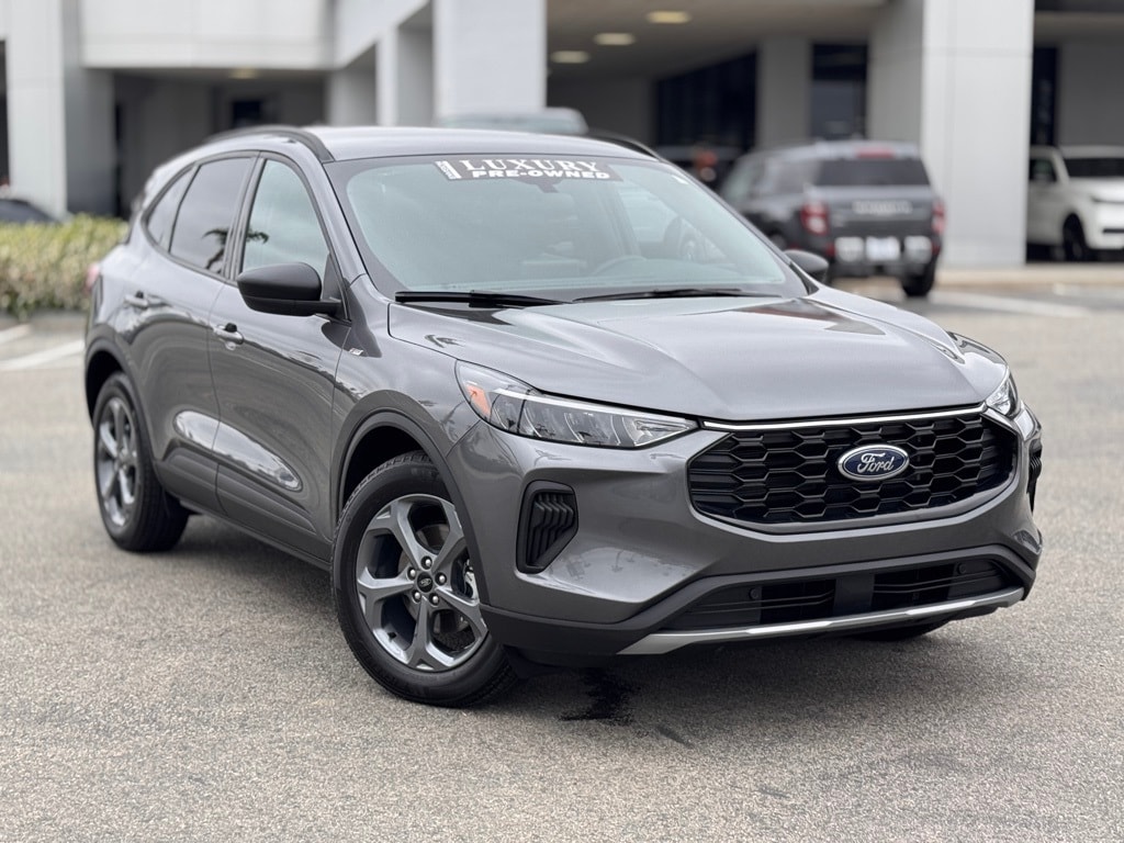 Used 2025 Ford Escape ST-Line with VIN 1FMCU0MZ8SUA56236 for sale in Oxnard, CA