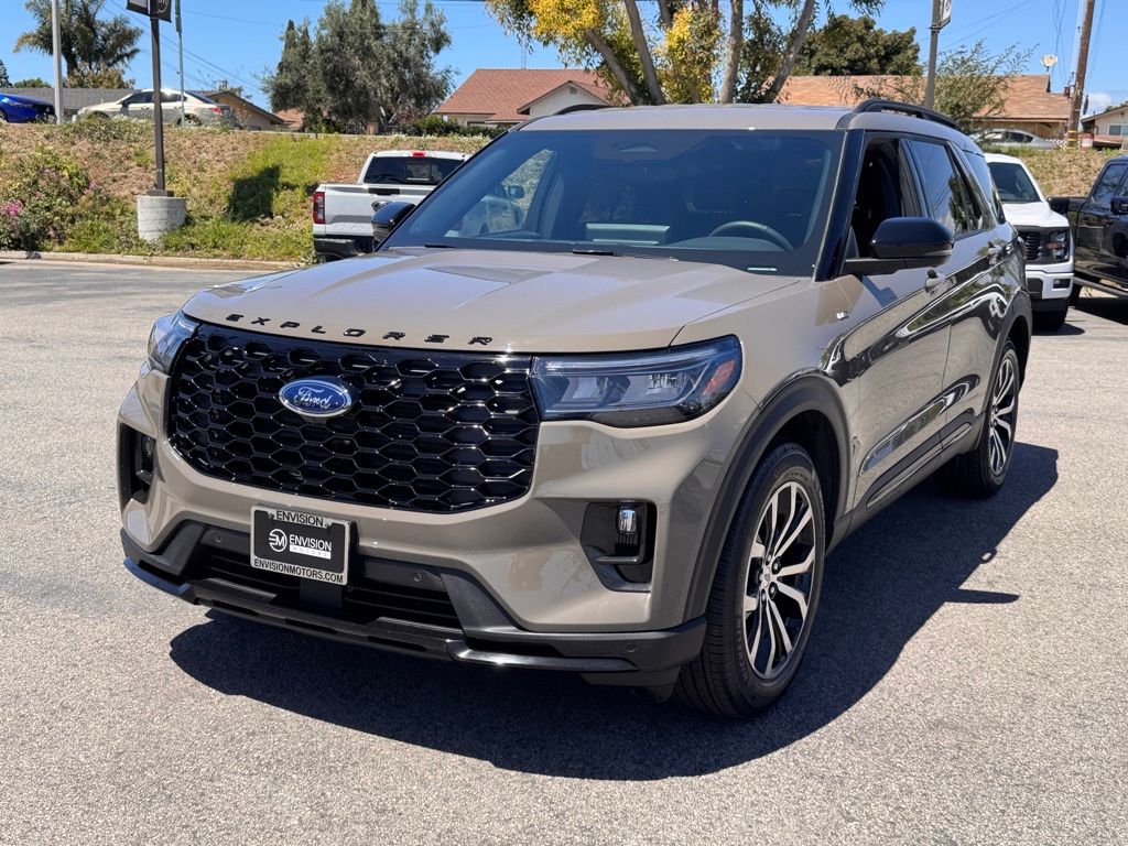 2026 Ford Explorer ST-Line photo 6