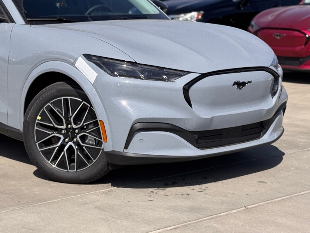 2025 Ford Mustang Mach-E Premium photo 2