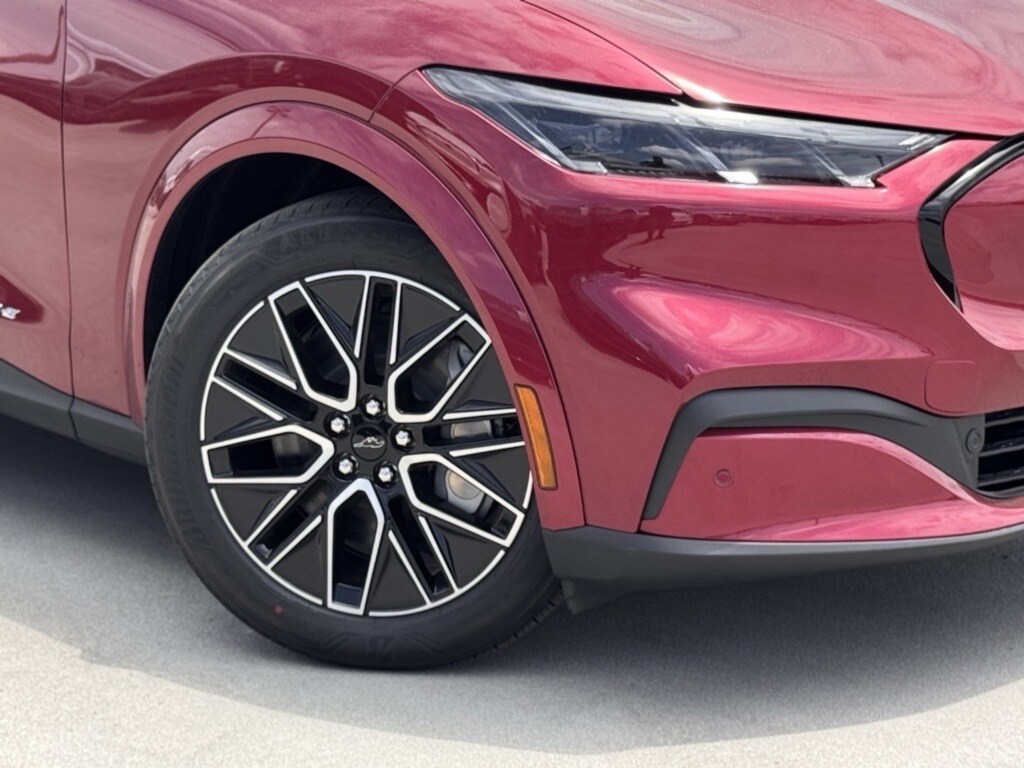 2025 Ford Mustang Mach-E Premium photo 4
