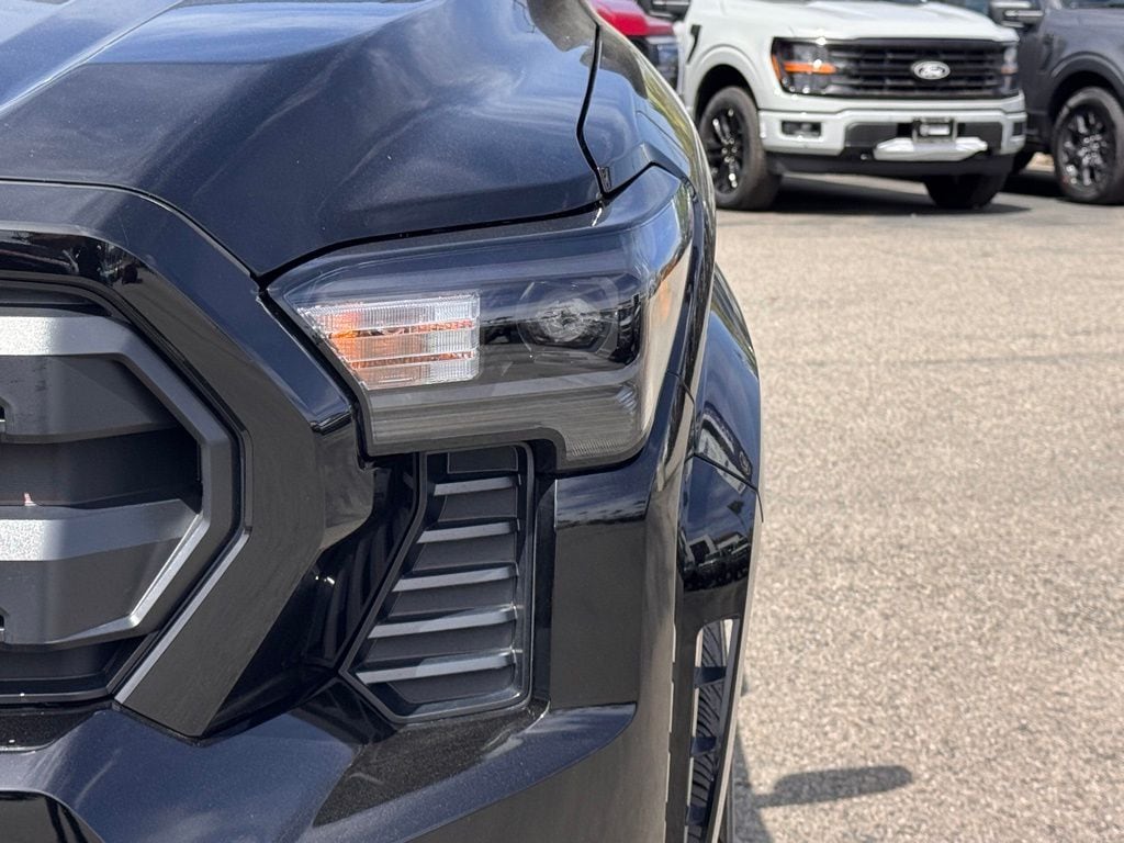 2025 Toyota Tacoma SR5 photo 3