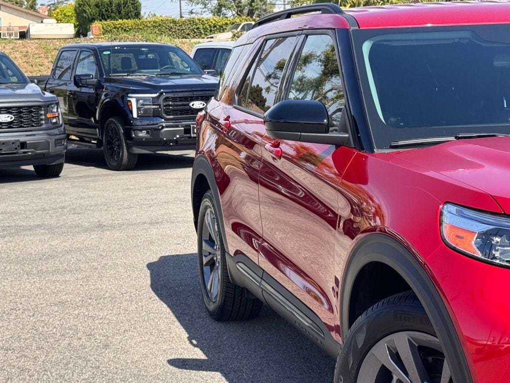 2023 Ford Explorer XLT photo 4