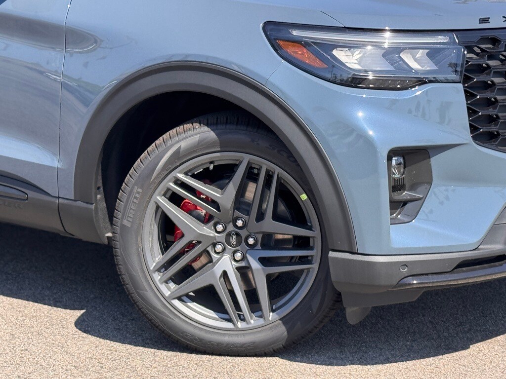 2025 Ford Explorer ST photo 3