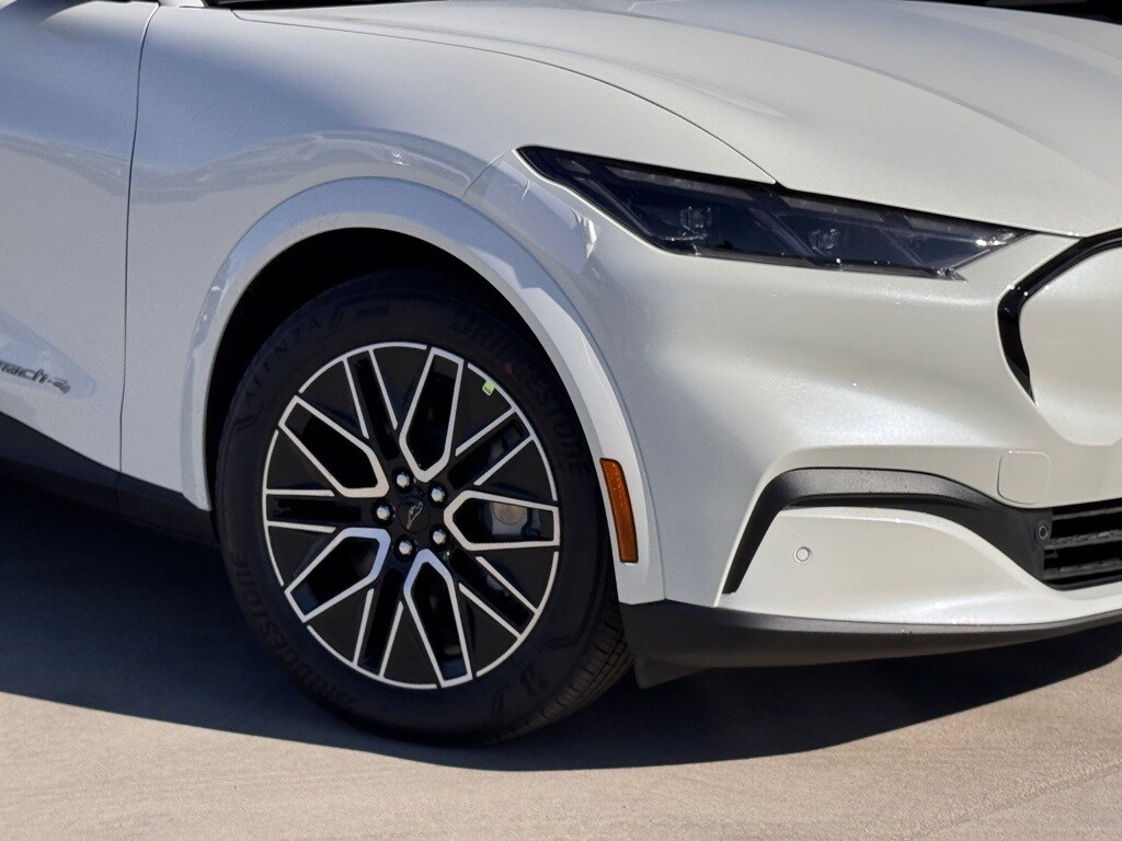 2025 Ford Mustang Mach-E Premium photo 4