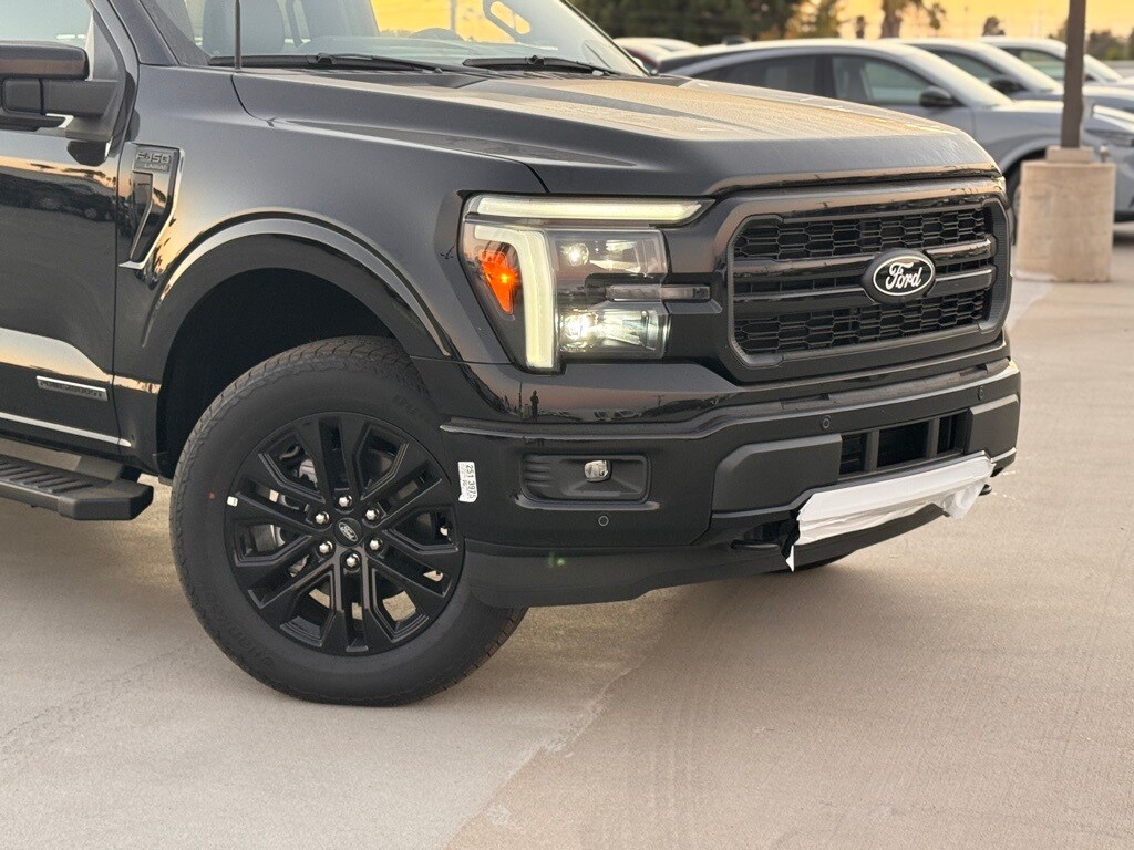 2025 Ford F-150 Lariat photo 2