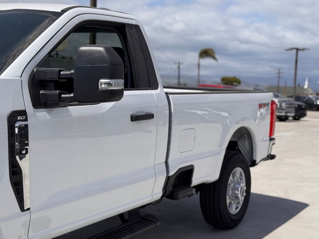 2025 Ford F-350 Super Duty XLT - Photo 9