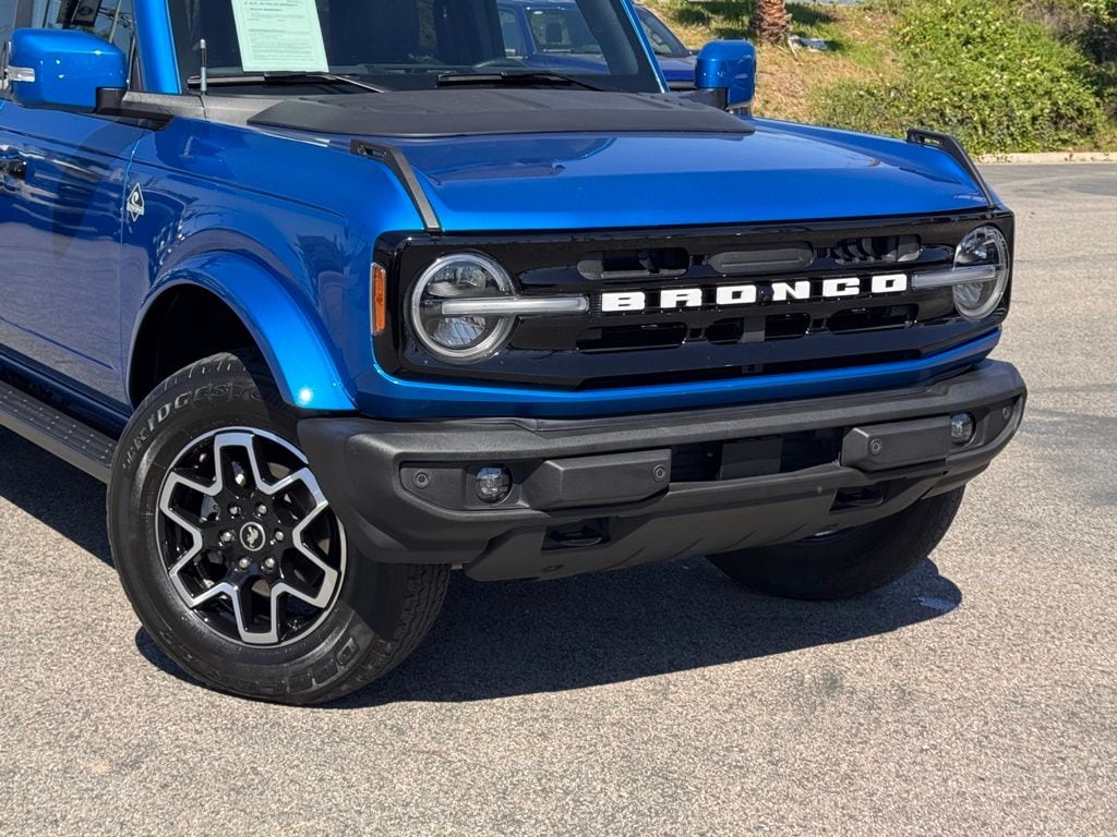 2023 Ford Bronco photo 2