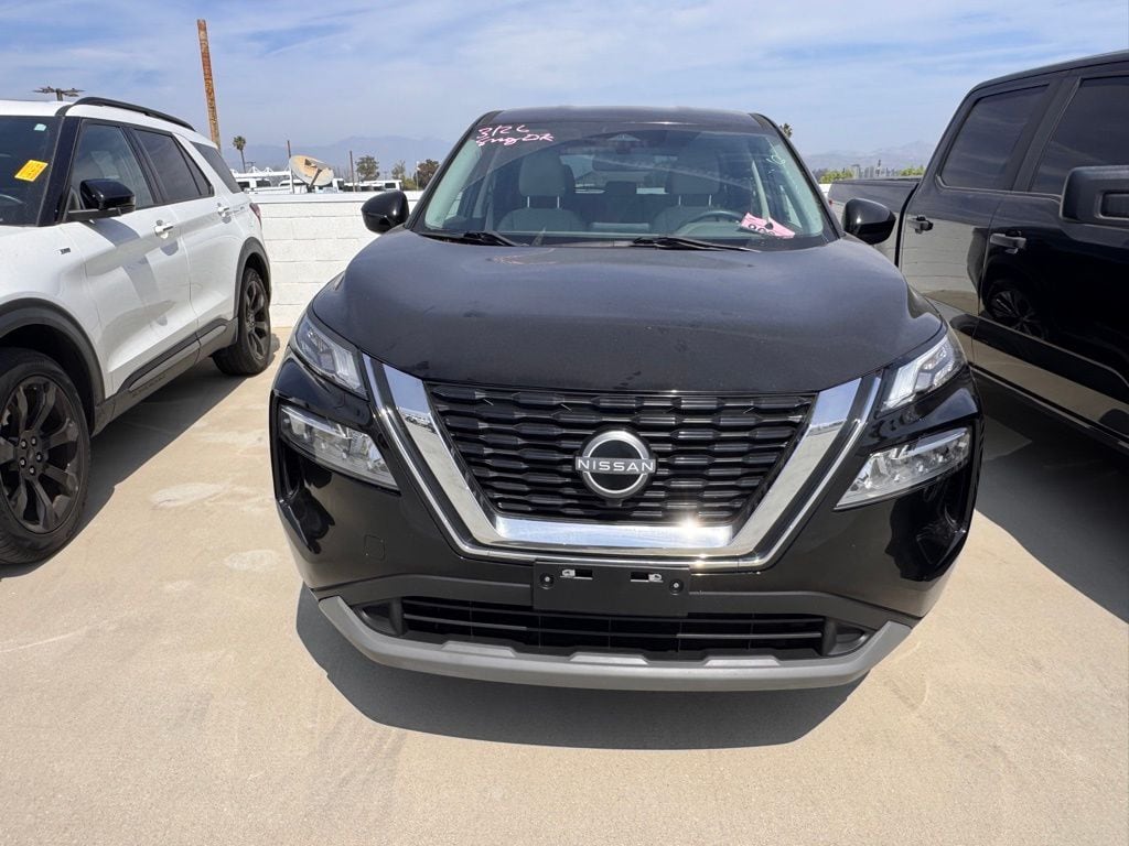2023 Nissan Rogue SV photo 2