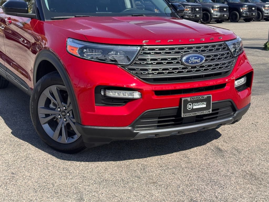 2023 Ford Explorer XLT photo 2